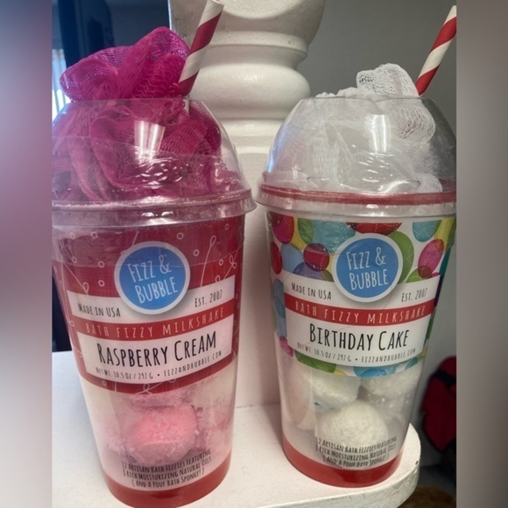 NWT Set of 2 Fizz & Bubble Bath Fizzies. 12 small bath Fizzies & Loofa Sponge